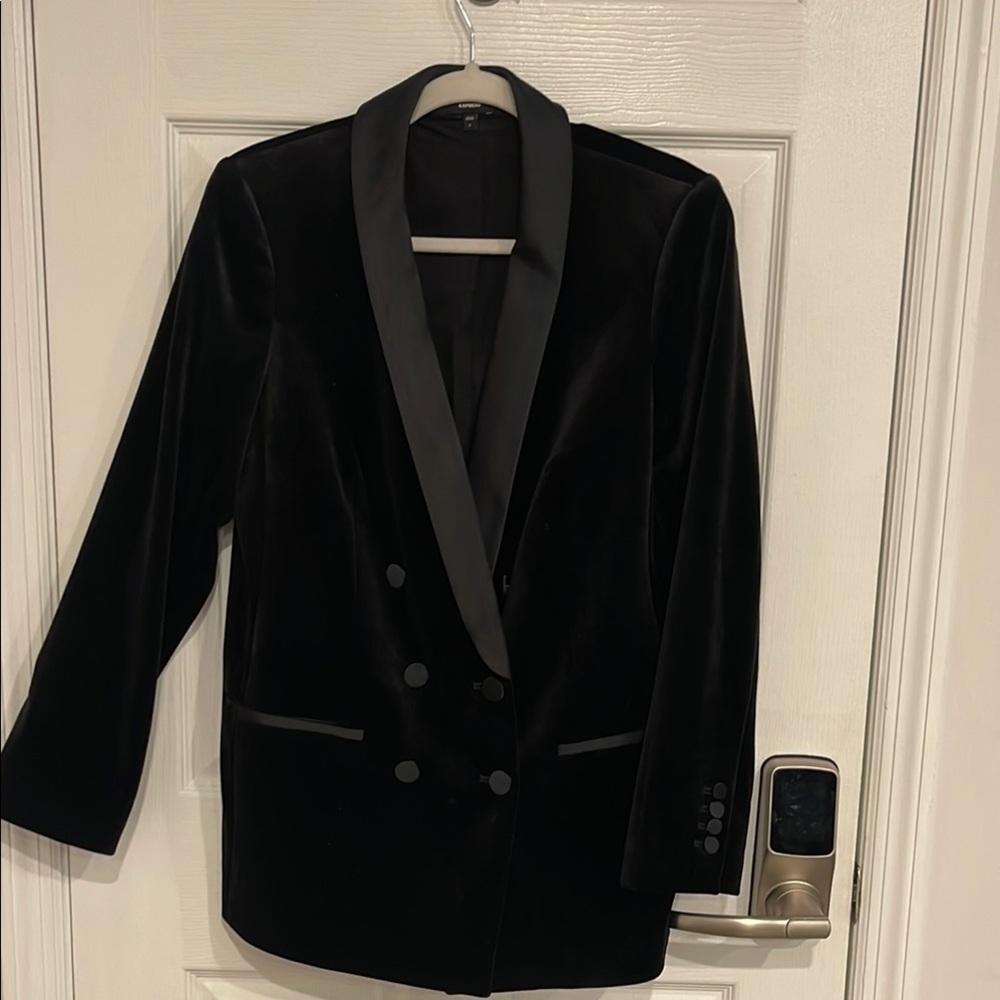Elegant Black Velvet Blazer